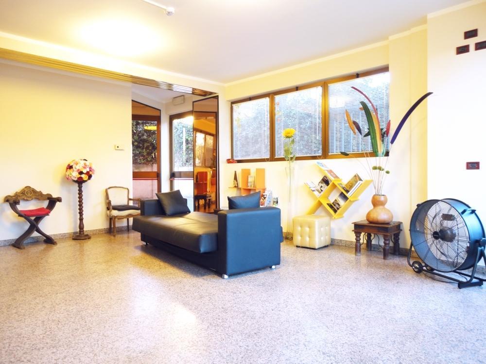 Eurhotel Florens Exteriör bild